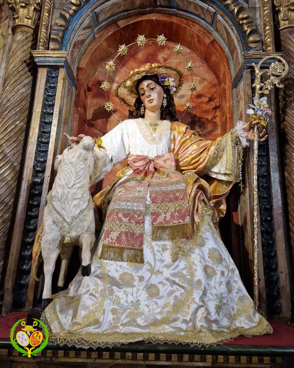EstandartedeSev's tweet photo. 🟢 #EstandarteDS | La Divina @PastoraSAntonio ha amanecido en su altar tras la salida procesional del pasado sábado 9 de mayo, ataviada por @mjzambruno 

📸 Hdad.

#GloriasSevilla26 https://t.co/Cw1IlijjUh