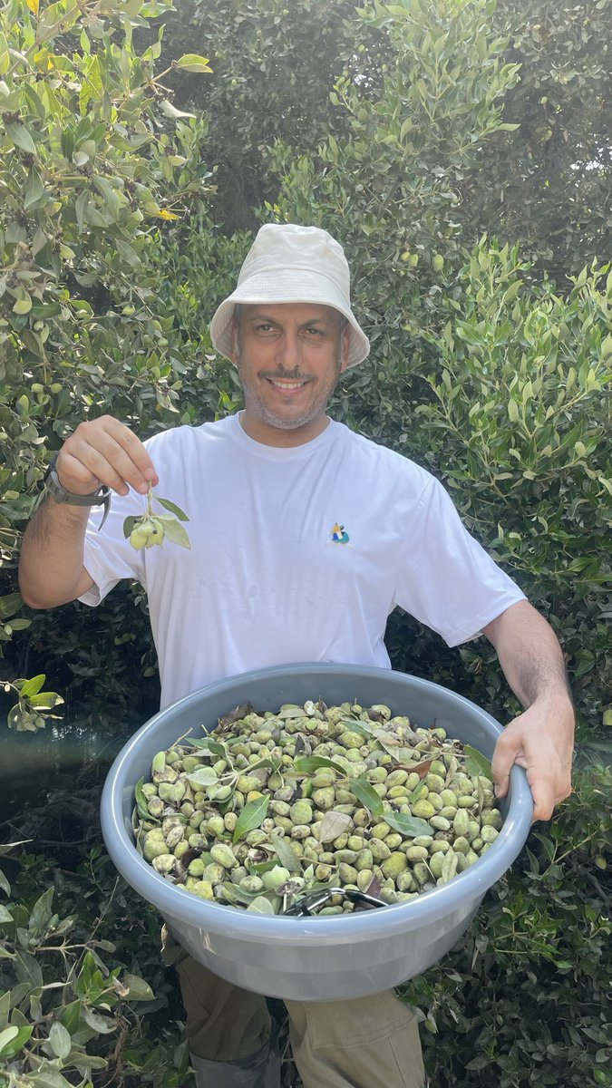maldhawwi's tweet photo. ضمن مبادرتي الثانية في (إعادة تأهيل أشجار القرم)، قطفنا بالأمس بذور القرم بأيدينا، واليوم نغرسها في محمية الجهراء الطبيعية، ليصل العدد إلى ٨٠٠٠ شجرة قرم، بالتعاون مع الهيئة العامة للبيئة وجهات أخرى، وبجهود فريقنا الأبطال.@n_nkwt 

#إعادة_تأهيل_أشجار_القرم 
#الاستدامة 
#الكويت https://t.co/E18RnhxUzT