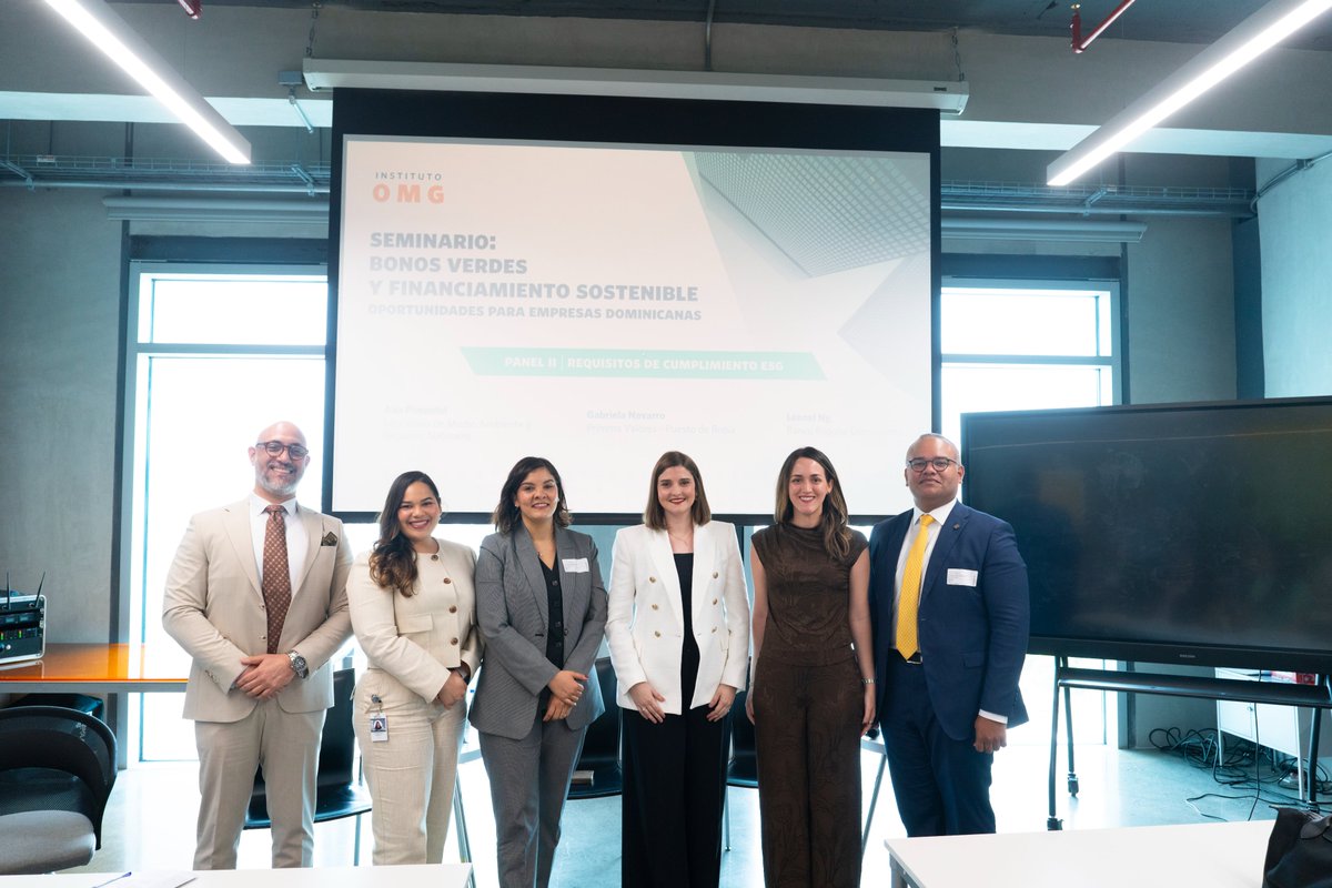 AmbienteRD's tweet photo. Impulsando alianzas sostenibles.
La viceministra Ana Pimentel participó en el seminario sobre bonos verdes y financiamiento sostenible organizado por el Instituto OMG.
Un espacio que fortaleció alianzas entre los sectores público y privado para seguir impulsando la sostenibilidad https://t.co/gHovWfCY2K