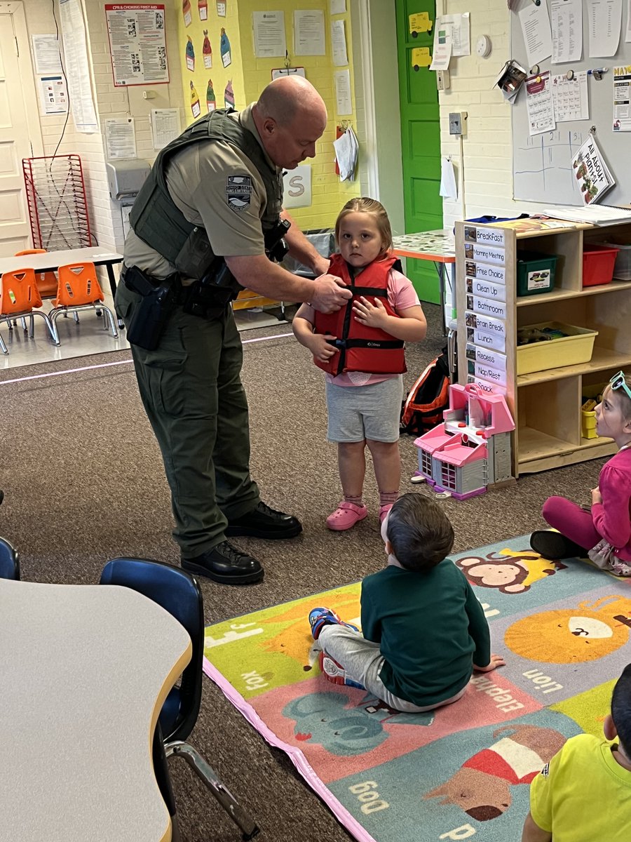 OhioValleyESC's tweet photo. Our students had a wonderful time learning about water safety from Natural Resource Officers, Officer Plumly and Lieutenant Davis. They shared important safety tips, read a story with the children, and even handed out coloring books and badges!
#SERVE
@RHLSD_Colts https://t.co/2uCFtdia4c