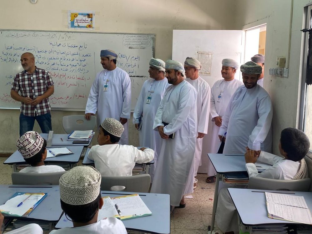 SchoolAndat's tweet photo. #تعليمية_ظفار #تعلم_مستدام
شرفت مدرسة أندات اليوم بزيارة وفد من 
أحمد الناصري مدير دائرة المخازن 
سعيد البلوشي رئيس قسم الاثاث 
قيس المعمري رئيس قسم مخازن المختبرات ومصادر التعلم 
نبيل القاسمي أمين مخازن بقسم القرطاسية واللوازم المكتبية 
مشعل الدرعي محاسب بدائرة الموازنة https://t.co/AbCVcX5GQh