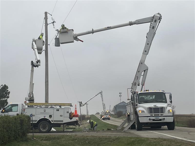 IowaUtility's tweet photo. .@MidAm_EnergyCo recently earned the Emergency Response Award for its restoration efforts following two major storms in 2025. In both instances, power was restored to 98% of homes within a 24-hour period after storm damage cut off power to thousands. https://t.co/nUqp2kPD5d https://t.co/OxgMt6Q02h