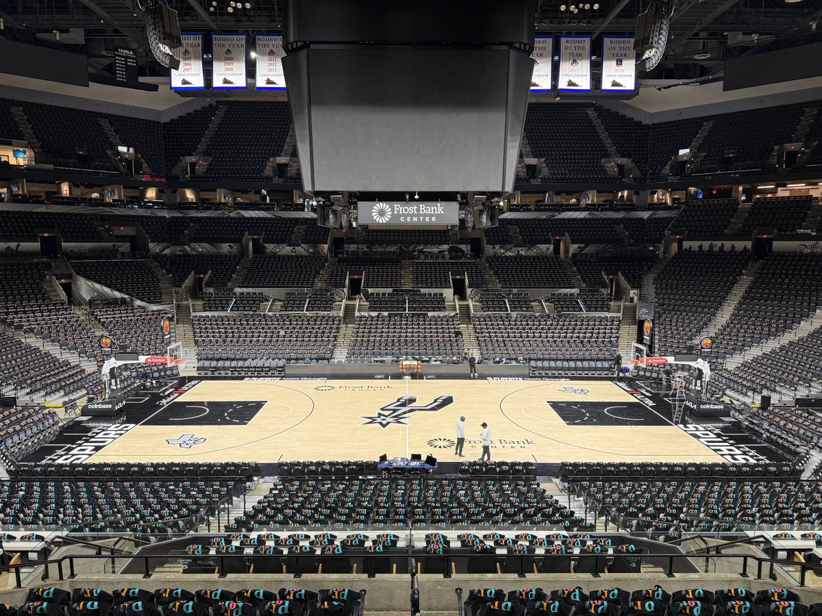 WolvesRadio's tweet photo. Por Vida rally towels for Game 5. https://t.co/mAMn6gmZfv