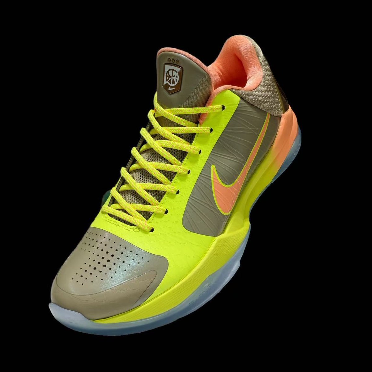 JustFreshKicks tweet media