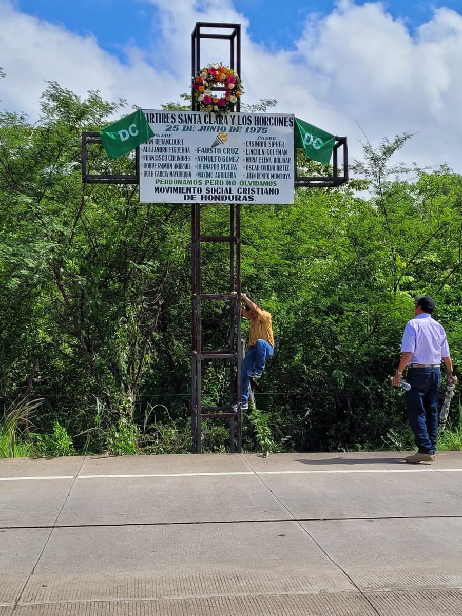 FnajeraZ's tweet photo. Con indignación denunció el acto vandálico contra el monumento a los Mártires de Los Horcones, donde asesinaron sacerdotes, monjas, campesinos y líderes cristianos comprometidos con la justicia social. 

Destruir este símbolo es ofender la lucha de quienes dieron su vida por HN. https://t.co/6iAHSWrNBh