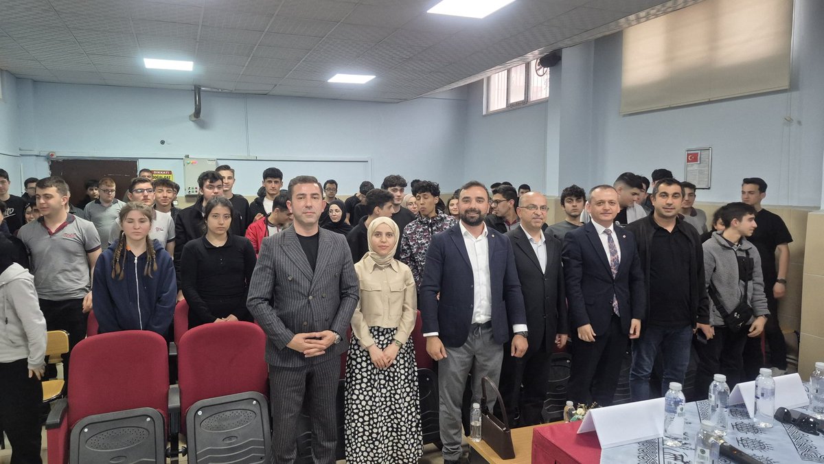 tokatmem's tweet photo. "Herkesin Bir Mesleği Olmalı"

Ticaret ve Sanayi Odası ile Müdürlüğümüz ortaklığında yürütülen Doğru Meslek Mutşu Gelecek projesi kapsamında Yeşilırmak Ticaret Mesleki ve Teknik Anadolu Lisesi 12. sınıf öğrencilerine girişimcilik eğitimi verilmiştir.

@tcmeb @HuseyinKir64 https://t.co/URvdrpZBd2