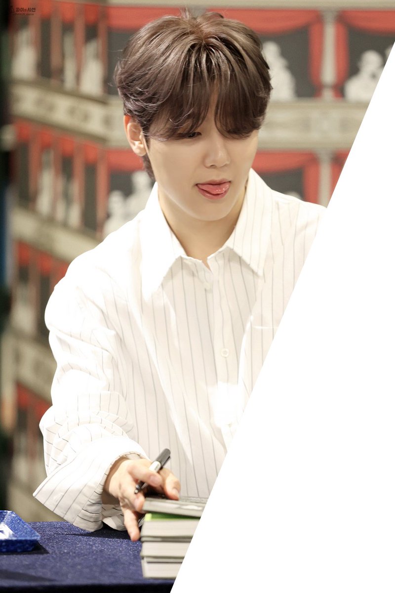 앵통°• tweet media