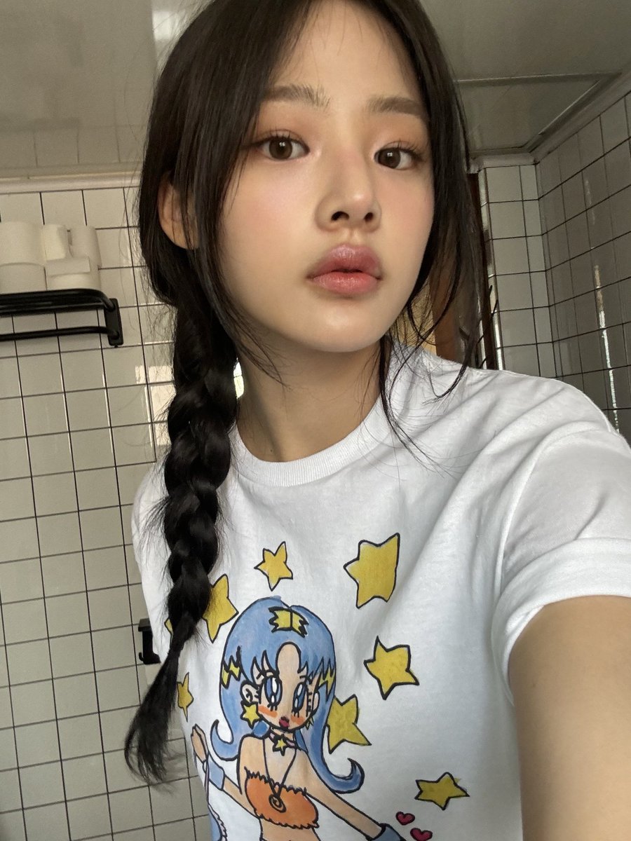 n년전 오늘의 민지 tweet media