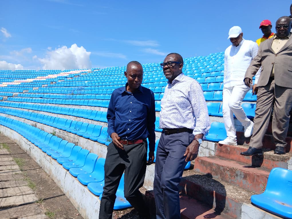 jomasiala4's tweet photo. 🚨FECOFA : Véron Mosengo, unique candidat à la présidence de la FECOFA, a entamé sa campagne électorale dans le grand Kasaï. 
Il a commencé par Mbuji Mayi où il a notamment visité le stade Kashala Bonzola avant de se rendre à Kananga. Il est notament accompagné par Amadou Diaby, un des vice-présidents de sa liste  Une longue semaine de campagne qui ira jusqu'au 19 mai avant le scrutin  du 20 mai prochain. @VeronMosengo @AmadouDiaby01