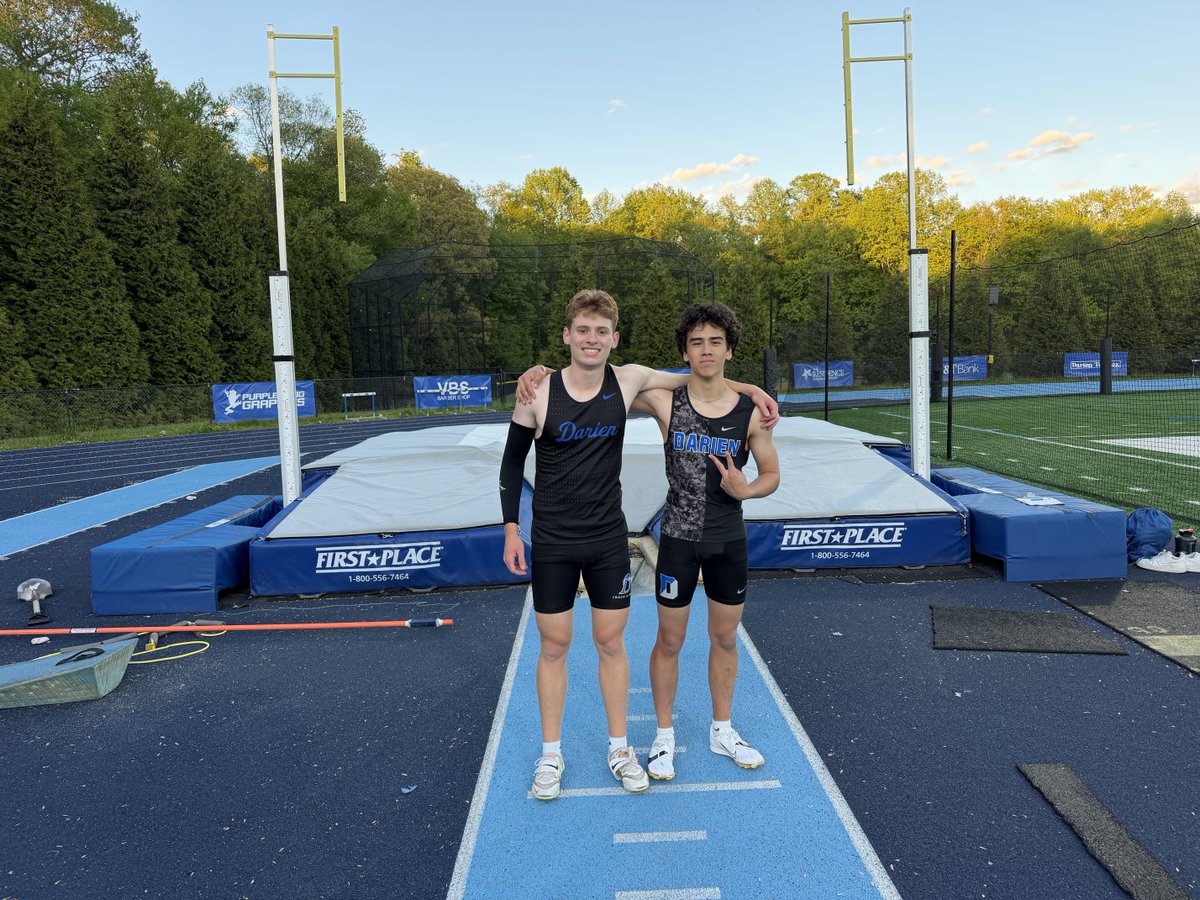 TysonKacz1's tweet photo. 🚨School Record Alert 🚨 Within 20 seconds of each other, both Brendan Houchin and Andy Khouw tie the DHS pole vault record of 13-6, creating a 4-way tie with Rob Dalto and Ryan Whitehead from 2006! @dhsbluewave https://t.co/aQWmCJZAme