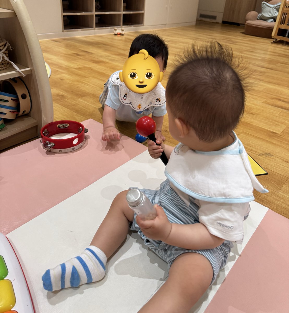 daya0576's tweet photo. 派派成长日记 #14 - 送托: 再过两周左右，夫妻独立带娃接近一年，CC 与博主都将重返职场，并选择将还未满周岁的小不点送托。大部分人可能难以理解，但这不是一个简单轻率的决定。背后基于读《婴幼儿及其照护者》书中的两个原则： 

1）为什么重返职场？
… https://t.co/SDXaE0osag https://t.co/wjDMBKmyJo