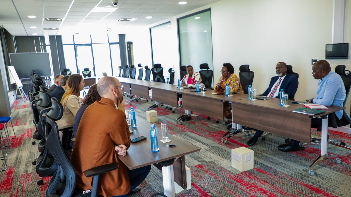 Amref International University (AMIU) tweet media