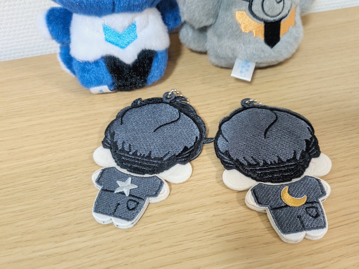 es_cp's tweet photo. 土曜日にライブだったんですけど、パルコ西館地下にワッペン屋さん？が出来てて。好きなパーツ組み合わせて色々作れます！というお店だったので、開場待ちの間にちいこい人を作ってみたらとても楽しかったです😇
使えそうなパーツがあんまり見つけられなかったので、背中に星と月だけのせました。🌟🌙 https://t.co/zJ6CkTBJcQ