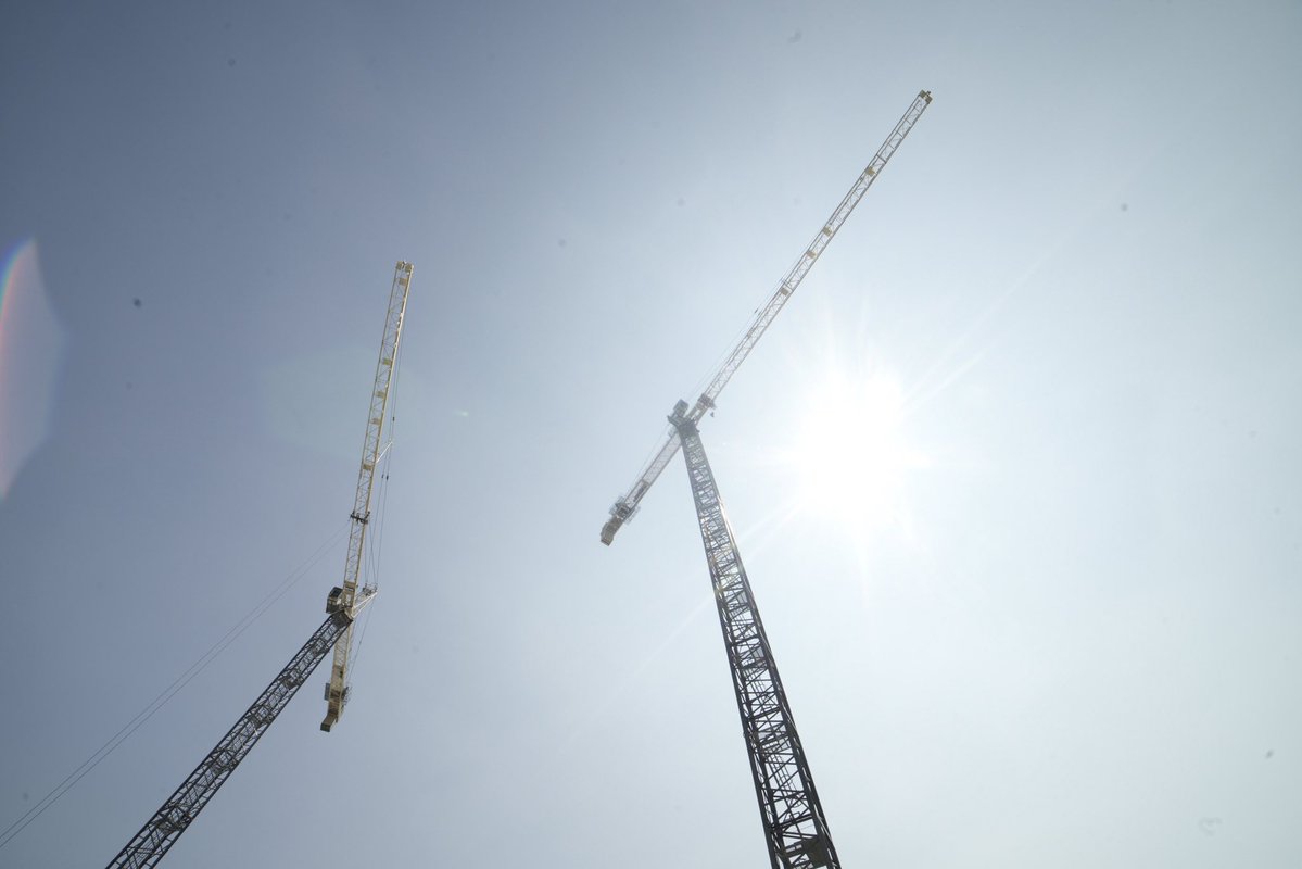 THP_hospital's tweet photo. They came. They lifted. They delivered! With Sir Lifts A Lot and Professor Crane‑ium heading out, another major milestone is complete!

We’re one step closer to opening the future home of complex care and rehabilitation at The Gilgan Family Queensway Health Centre. https://t.co/0ZRQyxVizQ