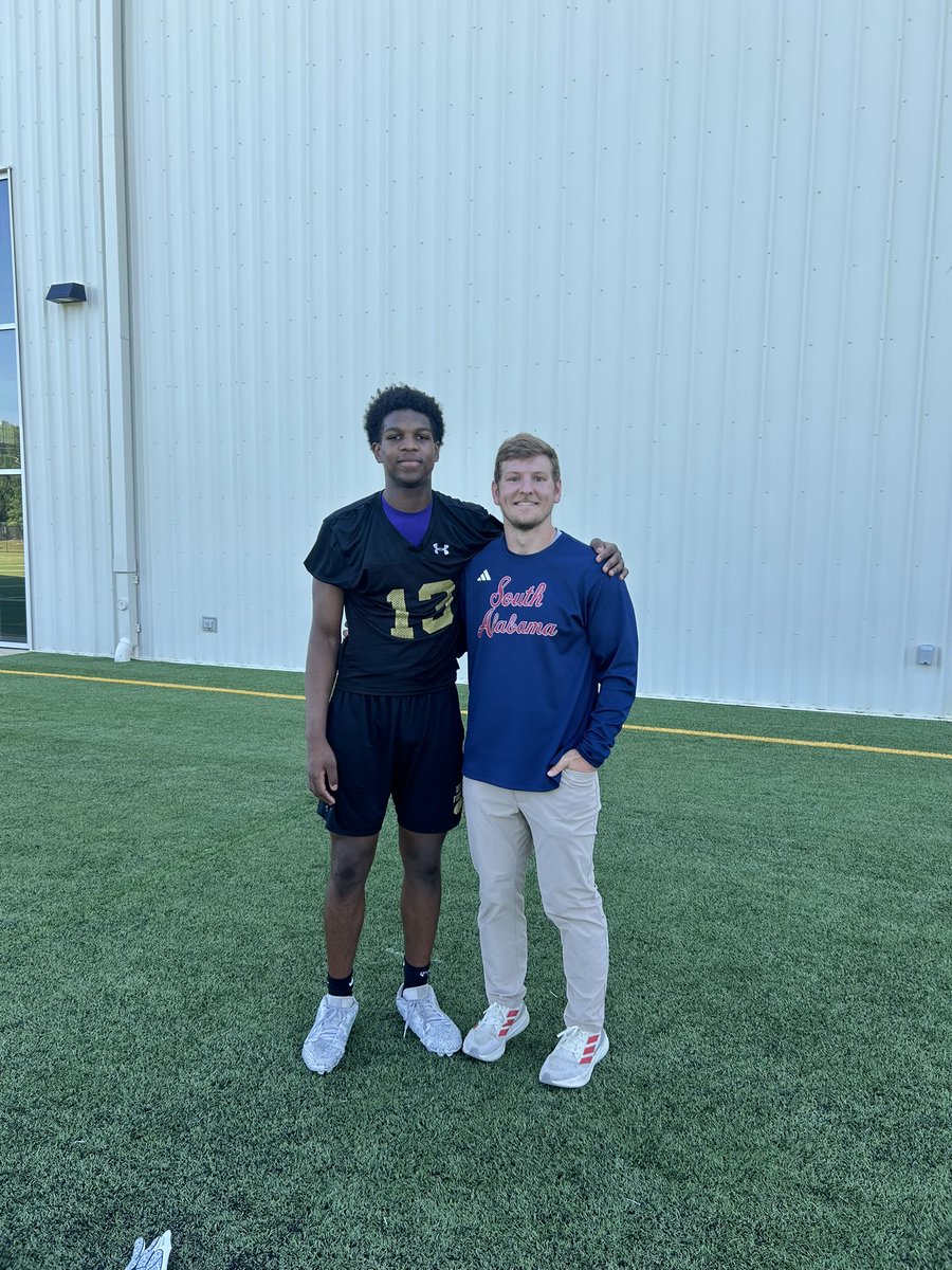 jjonesss___'s tweet photo. Thank you @CoachAdamMann for coming to see me today! I am blessed to receive my first Official offer from the University of South Alabama! #agtg https://t.co/n6e2hLoGHG
