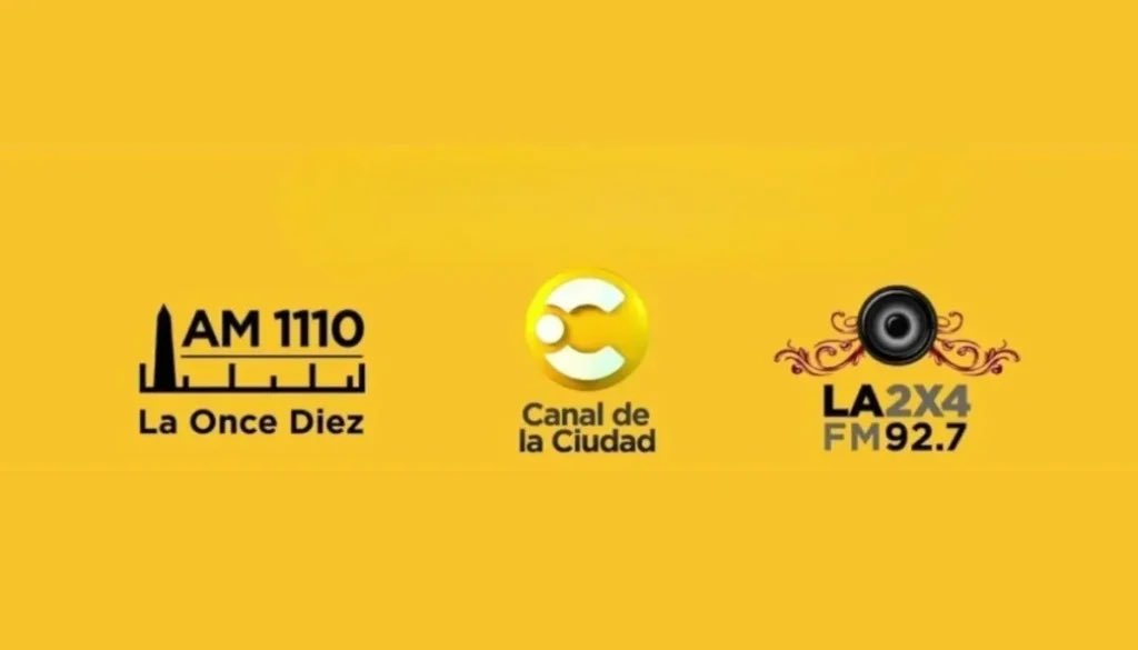 pablomontagna's tweet photo. Medios Públicos de la Ciudad

Se realizó la apertura de ofertas para la concesión del Canal de la Ciudad, Radio de la Ciudad (AM 1110) y La 2x4 (FM 92.7). 

Este plan busca optimizar los recursos públicos mediante un modelo donde el Estado mantiene la titularidad, pero cede la gestión técnica y comercial por 5 años.

📺 Televisión 

Se presentaron ofertas de Cale Group Media S.A (Augusto Marini) y Argentinos Media SA (Marcelo González) para la señal televisiva.

La empresa adjudicataria deberá asegurar la continuidad laboral, el mantenimiento de estudios y el pago de cánones mensuales.

📻 Radios 

Al no presentarse ofertas iniciales, se abrirá un nuevo proceso para asegurar su puesta en valor.
Seguimos trabajando para garantizar medios de calidad con una administración profesional y responsable.

@Laoncediez @la2x4 @CanalCiudadBA 

#GestiónPública #Medios #Modernización #BuenosAires