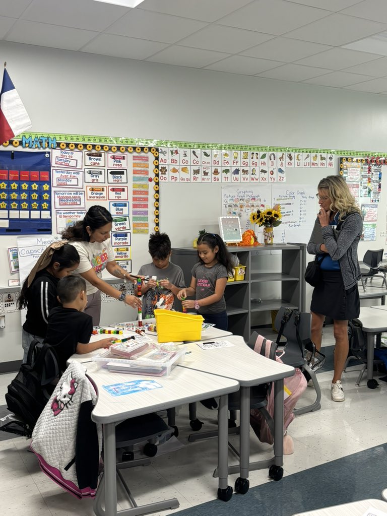 MsAMontemayor's tweet photo. Wrapping up another visit this morning in one of our Dual Language classrooms at @CISDDeZavala observing blended learning in action! #BlendedLearning @CISDDeZavala @Azuredee123 https://t.co/tFwWqVZA1f