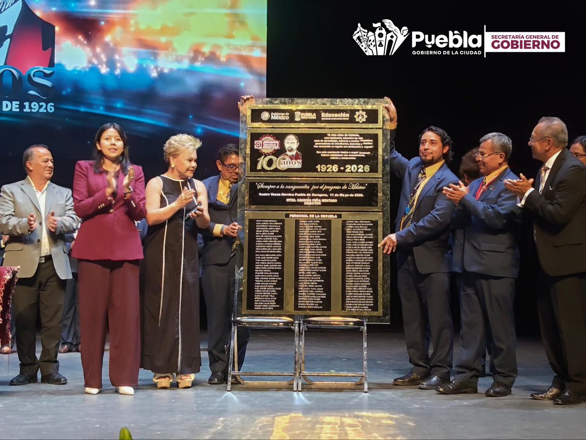 SGGM_Pue's tweet photo. 📚 En representación del alcalde @pepechedrauimx, la subsecretaria de Desarrollo Político, @MerloIsabel, asistió a la ceremonia conmemorativa por el 100 aniversario de la Secundaria Número 2 “Francisco I. Madero”, realizada en el CCU de la BUAP.

Durante este importante acto, se reconoció la trayectoria y legado de una institución que ha formado generaciones de estudiantes poblanos.

El Gobierno de la Ciudad refrenda su compromiso con la educación, impulsando acciones que fortalezcan el desarrollo académico y el futuro de niñas, niños y jóvenes. 🎓