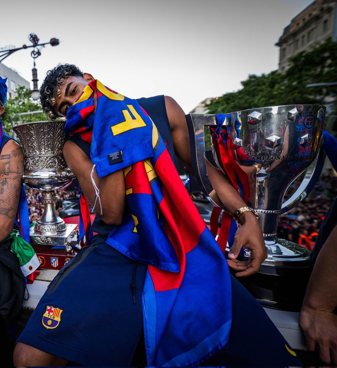 r88ily's tweet photo. فقط برشلونة؟ الأرض كلها تحبك
مؤسس القبول وشكل كلمة خفيف ظل
مهما كابرت وحاولت تكرهه يجبرك تحبه
اهخ مافيه كلمات توصف مدى حبي ❤️❤️. https://t.co/rBXzlftNRx