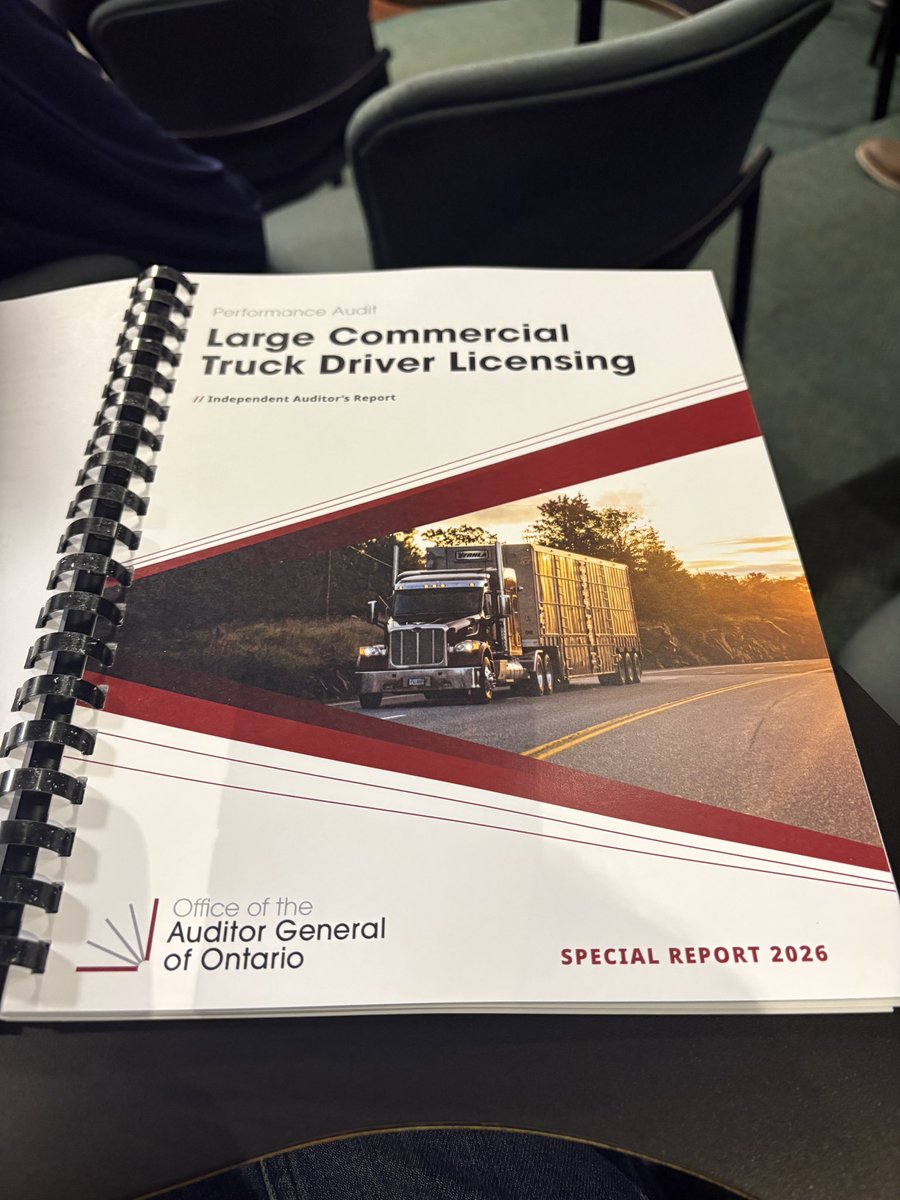 CBCLorenda's tweet photo. The report on large commercial truck driver licensing found some students received entry level training certificates without finishing the mandatory training. 

These vehicles make up 3% of vehicles on the road, yet are involved in 12% of fatal collisions #onpoli https://t.co/1mGFA1nFOG