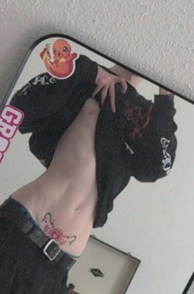 2Much_Mango's tweet photo. 上x这么久以来，本人刷到并且被很多人认证，最像的两张朱志鑫苏新皓代餐图
完全网凰文学，谁能看图写话给我写点爱吃的🥺 https://t.co/zPNxU1ev1m