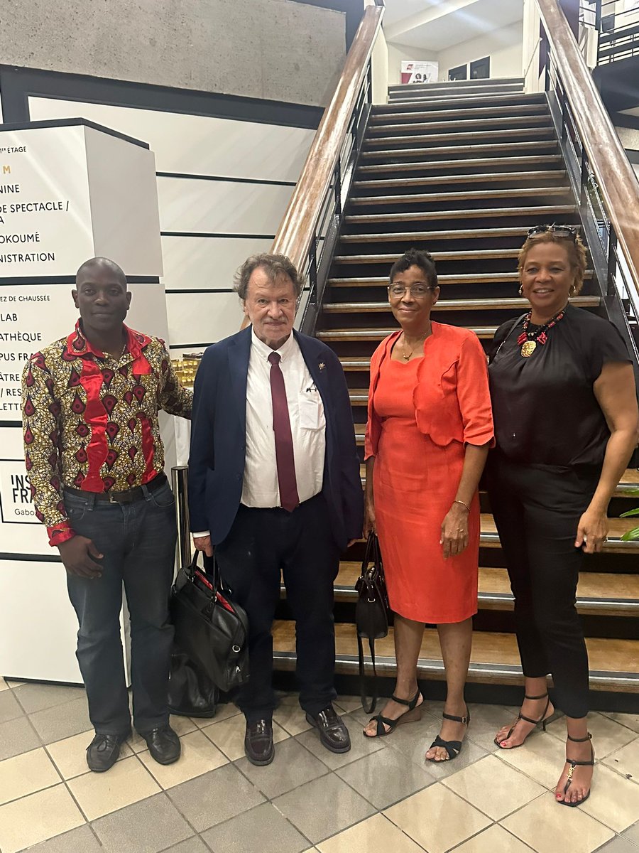 JL_Ruelle's tweet photo. 🇫🇷🤝🏻🇬🇦 En déplacement à Libreville, j'y ai rencontré les acteurs de la communauté française du Gabon : associations, conseillers des Français de l’étranger, représentants économiques, équipes diplomatiques, enseignants et élèves. https://t.co/0cYH5Y0mN7