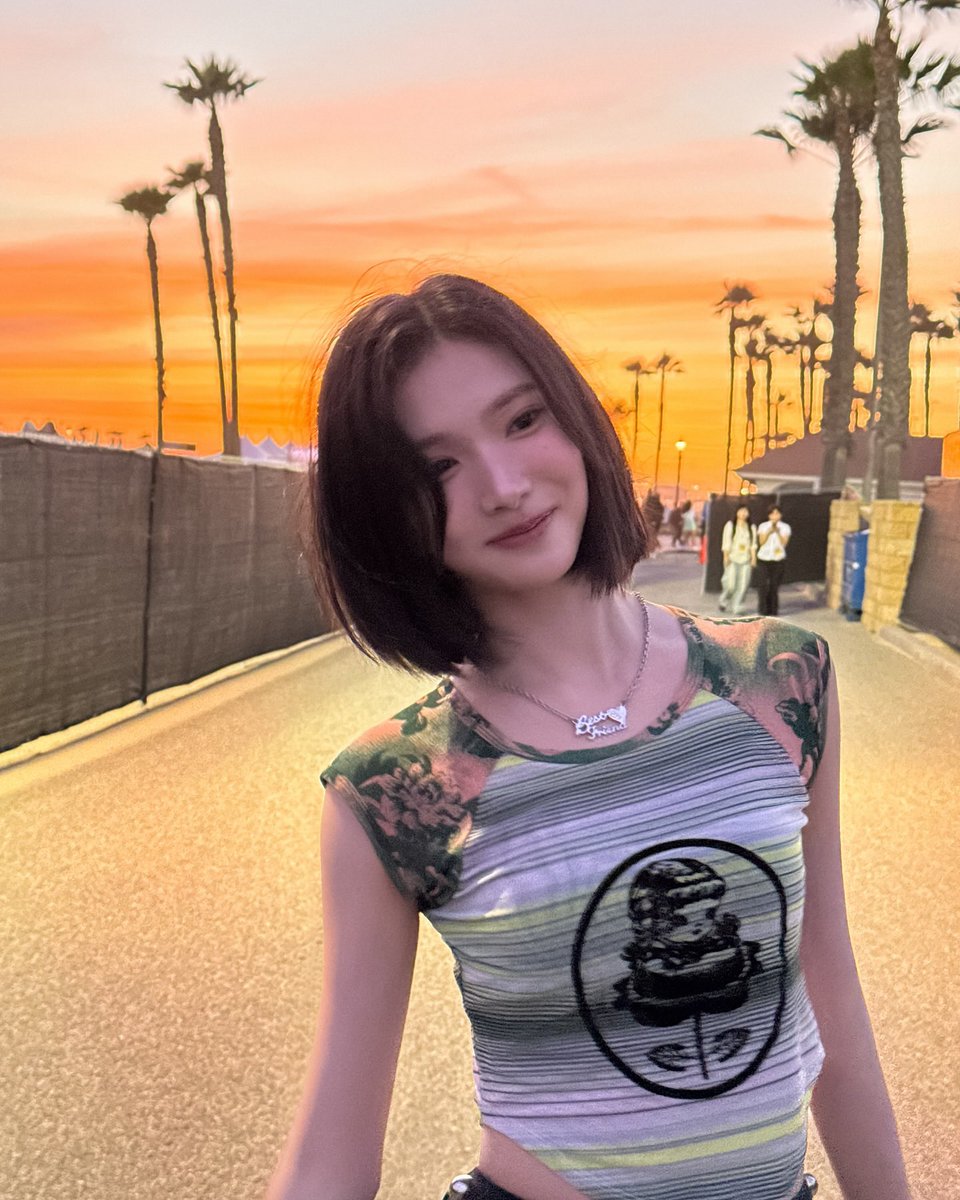 sssooongg's tweet photo. 일년전이래 https://t.co/C8sYbv4ByV