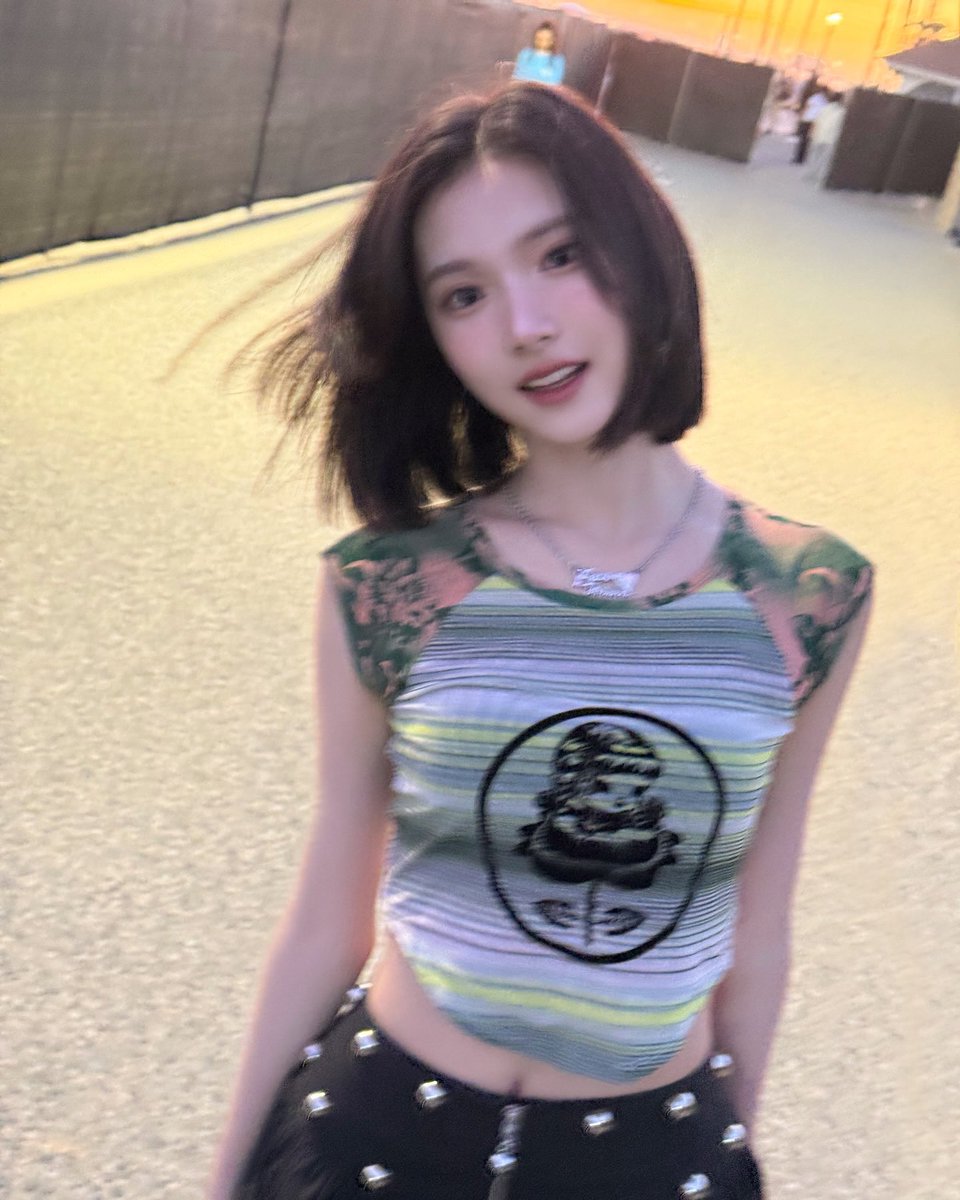 sssooongg's tweet photo. 일년전이래 https://t.co/C8sYbv4ByV