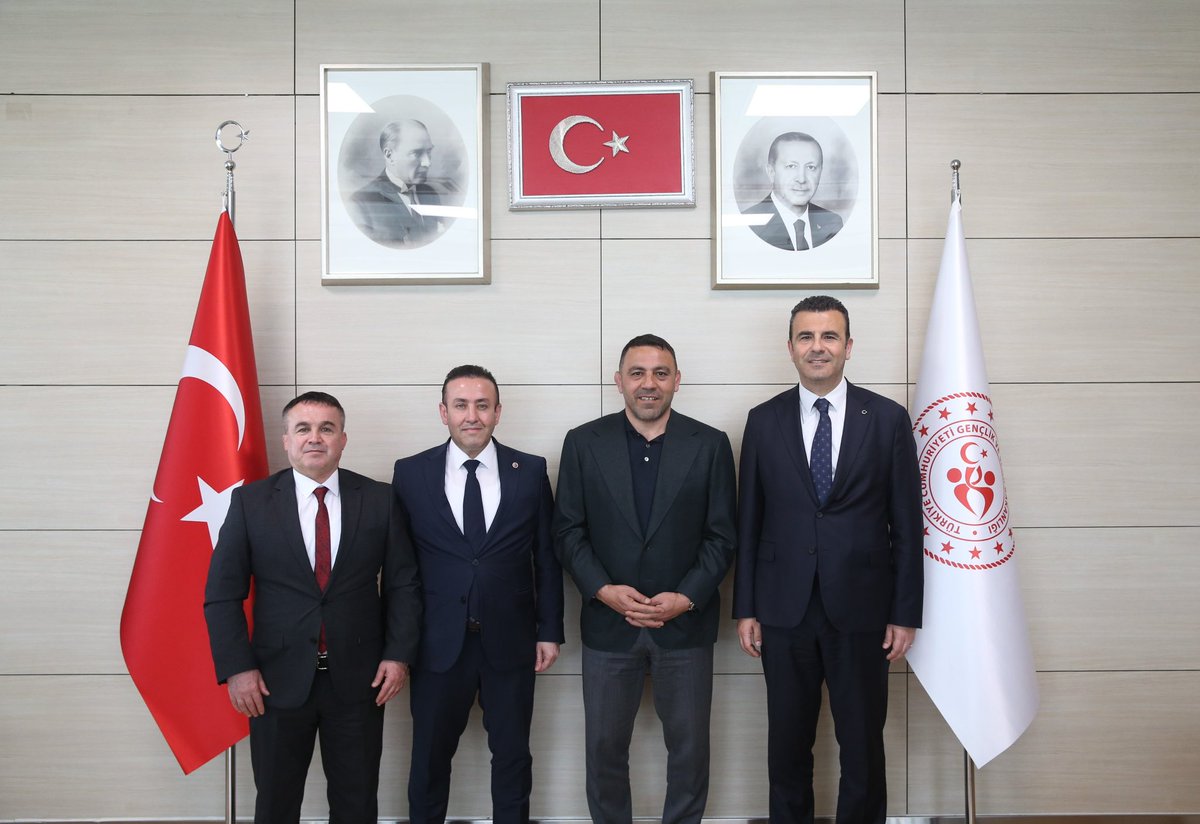 BeytullahBirlik's tweet photo. İstanbul Gençlik ve Spor il Müdürü Muhittin Özbay, Bilecik Gençlik ve Spor il Müdürü Ramazan Demir ile birlikte Gençlik ve Spor Bakan Yardımcımız Sayın Hamza Yerlikaya’yı ziyaret ettik. 
İllerimizde yapılan Gençlik ve Spor faaliyetleri ile ilgili görüşme gerçekleştirdik.

Kabulleri ve ilgi alakasından dolayı sayın Bakanımıza şükranlarımızı sunuyoruz.
@hamzayerlikayaa