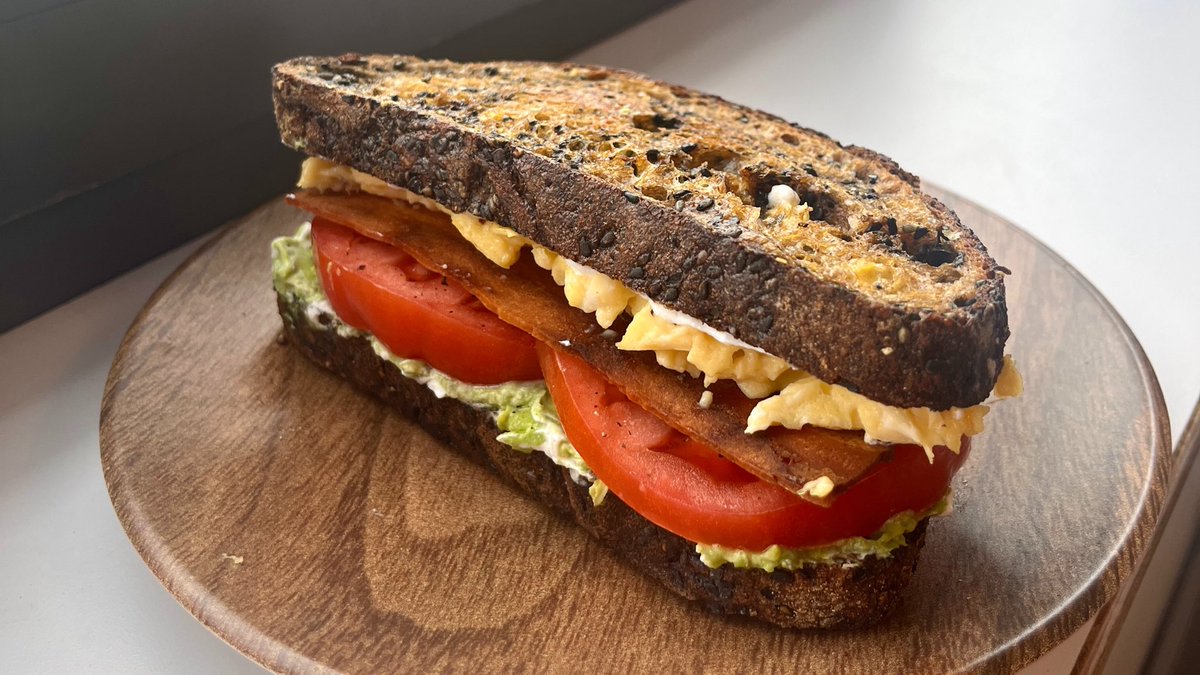 jay is sandwiching around 🥪 tweet media