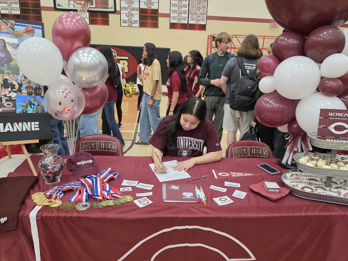 swimcoachgiles's tweet photo. Today we celebrated Sophianne's commitment to swim for the University of Chicago Maroons!
@emsisdathletics @RRSABC @saginawhstx https://t.co/MLVKF2O8N0