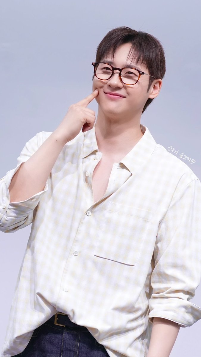 Gomgori's tweet photo. 260509 #SET 팬싸
#B1A4 #CNU #신우 @B1A4_CNU 

💛 https://t.co/gObqTEPIFP