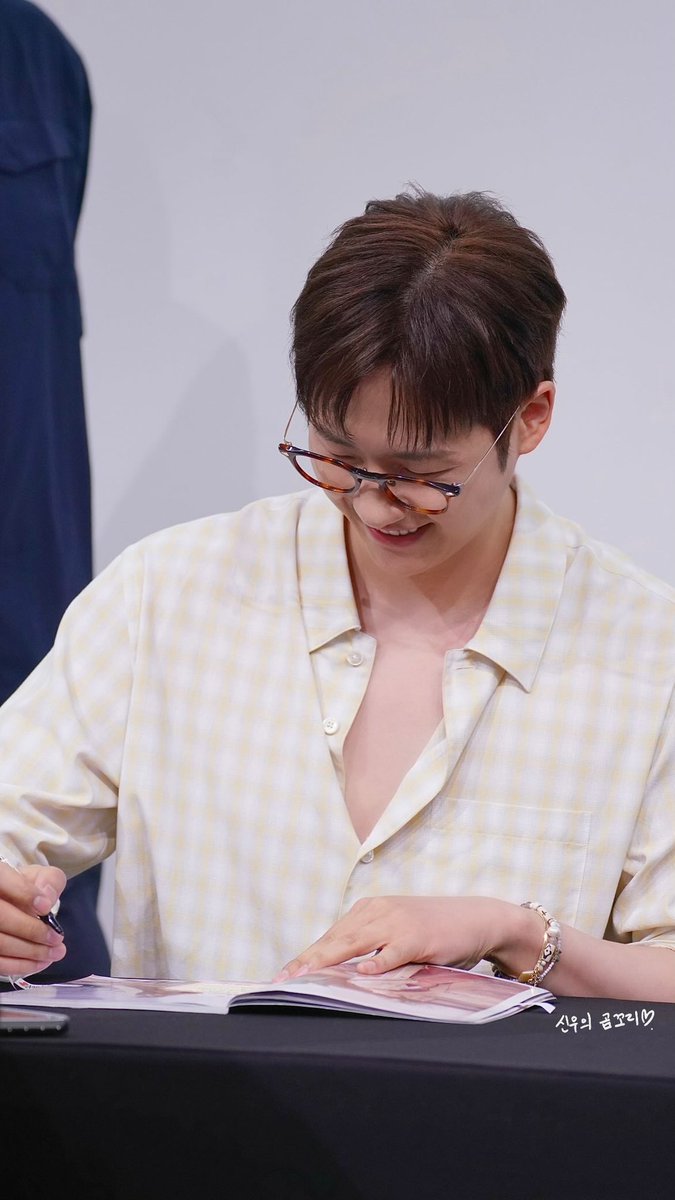 Gomgori's tweet photo. 260509 #SET 팬싸
#B1A4 #CNU #신우 @B1A4_CNU 

💛 https://t.co/gObqTEPIFP