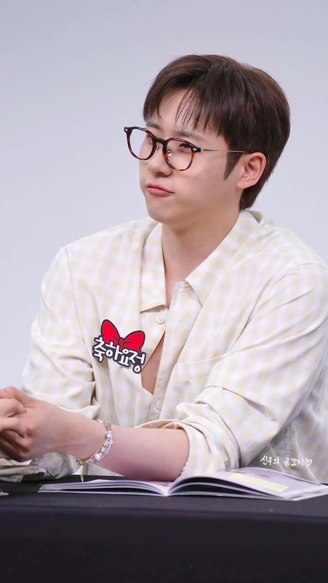 Gomgori's tweet photo. 260509 #SET 팬싸
#B1A4 #CNU #신우 @B1A4_CNU 

💛 https://t.co/gObqTEPIFP