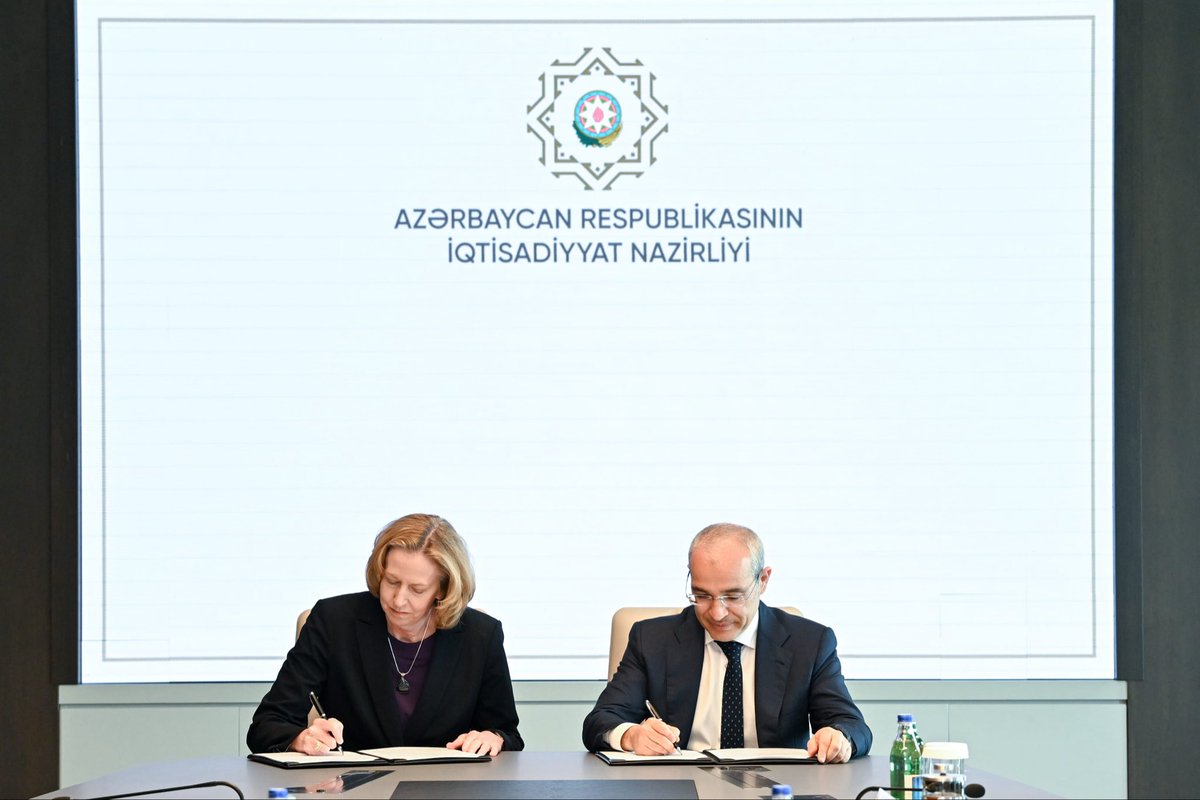 BAslanbayli's tweet photo. İqtisadiyyat naziri Mikayıl Cabbarov və SOCAR-ın prezidenti Rövşən Nəcəf mayın 12-də BP şirkətinin yeni Baş icraçı direktoru Meq Onilin başçılıq etdiyi nümayəndə heyəti ilə görüşüb. Görüş çərçivəsində Nazirlik və SOCAR-la Anlaşma Memorandumları imzalanıb. 
https://t.co/yT97Hzgrcu https://t.co/rKnbTncuP0