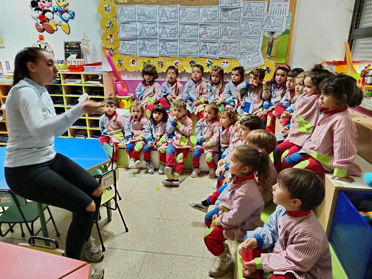 trinitariossala's tweet photo. Hoy en 3 años hemos disfrutado de una actividad muy divertida y educativa: “Los monstruitos son muy limpios”
Elena y Bea nos han enseñado la importancia de tener unos buenos hábitos para cuidar nuestros dientes. @ciudaddesaberes #trinitariossalamanca
#aseopersonal #somosfest https://t.co/OmiSIqnpxT