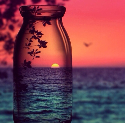 LunaGitana0333's tweet photo. Queda prohibido: 
"Queda prohibido llorar sin aprender, levantarte un día sin saber qué hacer, tener miedo a tus recuerdos. 

Queda prohibido no sonreír a los problemas, no luchar por lo que quieres, abandonarlo todo por miedo, no convertir en realidad tus sueños. 

Queda prohibido no demostrar tu amor, hacer que alguien pague tus dudas y mal humor. 

Queda prohibido dejar a tus amigos, no intentar comprender lo que vivieron juntos, llamarles sólo cuando los necesitas. 

Queda prohibido no ser tú ante la gente, fingir ante las personas que no te importan, hacerte el gracioso con tal de que te recuerden, olvidar a toda la gente que te quiere. 

Queda prohibido no hacer las cosas por ti mismo, no creer en la vida y hacer tu destino.
 Tener miedo a la vida y a sus compromisos, no vivir cada día como si fuera un último suspiro. 

Queda prohibido echar a alguien de menos sin alegrarte.
 Olvidar sus ojos, su risa, todo, porque sus caminos han dejado de abrazarse.
 Olvidar su pasado y pagarlo con su presente. 

Queda prohibido no intentar comprender a las personas, pensar que sus vidas valen más que la tuya. No saber que cada uno tiene su camino y su dicha.

 Queda prohibido no crear tu historia, no tener un momento para la gente que te necesita, no comprender que lo que la vida te da, también te lo quita. 

Queda prohibido no buscar tu felicidad, no vivir tu vida con una actitud positiva, no pensar en que podemos ser mejores, no sentir que sin ti este mundo no sería igual.
 
 Alfredo Cuervo Barrero.