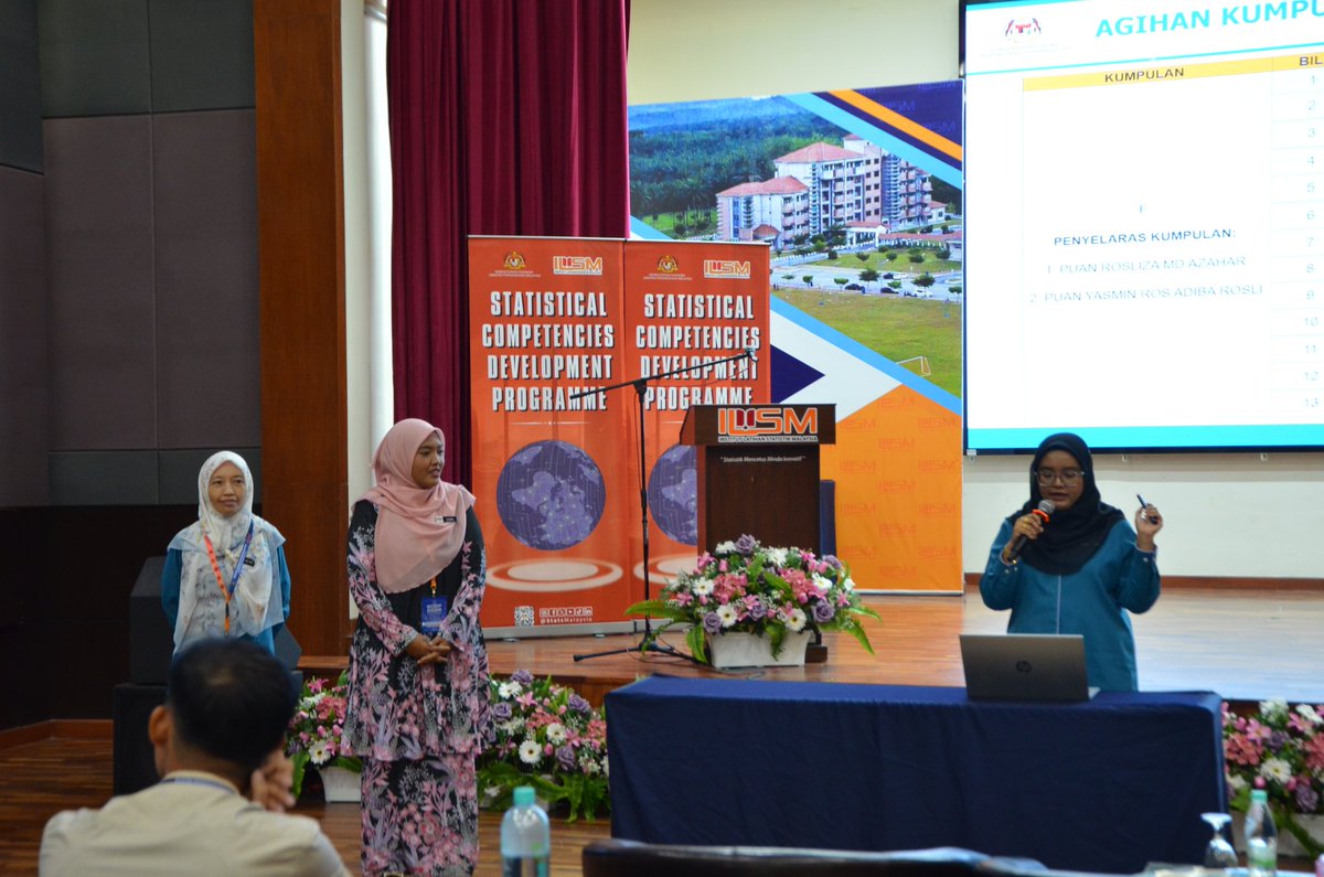 DOSM_ILSM's tweet photo. 📍 𝐇𝐚𝐫𝐢 𝐏𝐞𝐫𝐭𝐚𝐦𝐚 𝐏𝐫𝐨𝐠𝐫𝐚𝐦 𝐒𝐂𝐃𝐏

Sesi pagi dimulakan dengan Program Taklimat Pentadbiran serta sesi I’m DOSM yang memberi pendedahan berkaitan tadbir urus organisasi, pengurusan pentadbiran dan pengukuhan budaya kerja profesional dalam kalangan warga DOSM. https://t.co/SoN4PPxL0F