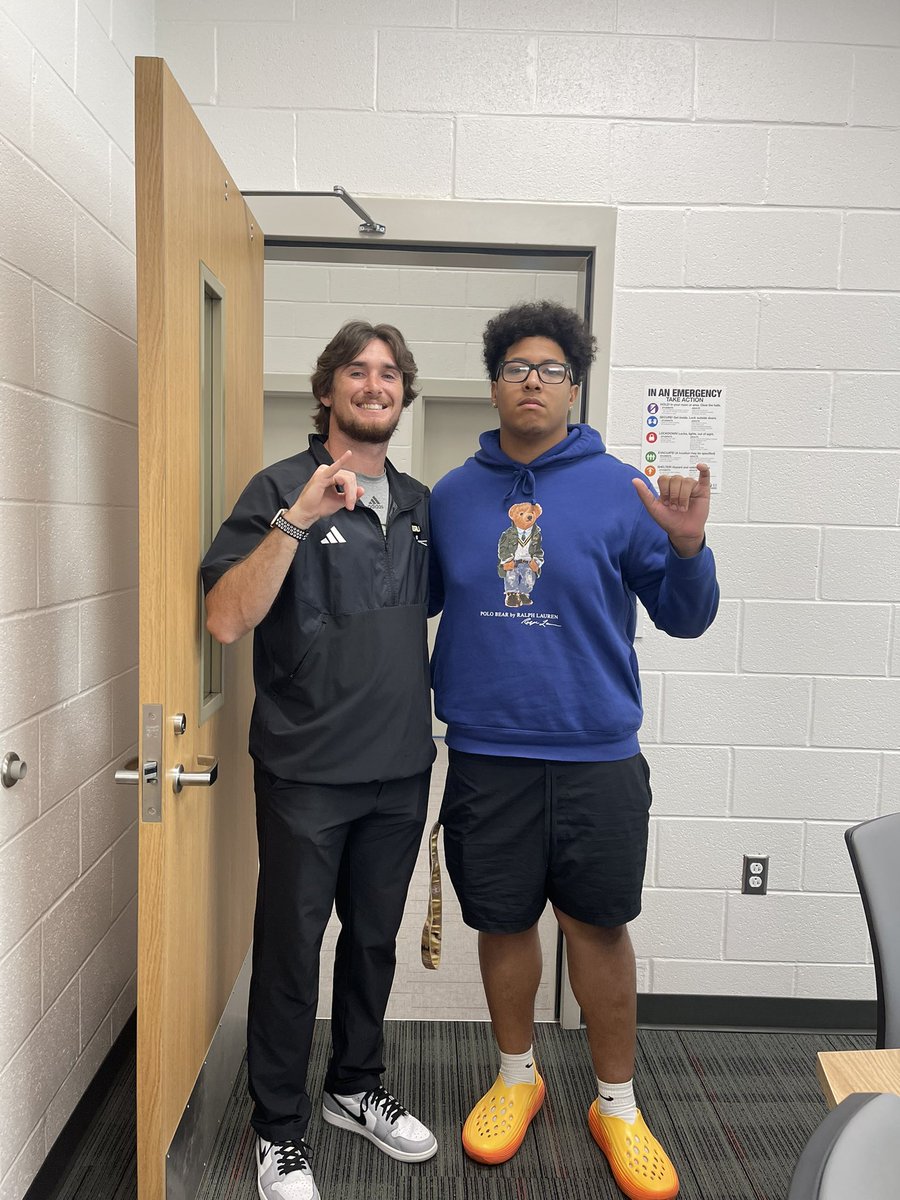 XavierDiggs50's tweet photo. Thank you @CoachGleason10 for coming to talk about @esuhornetsfb 
@NHSRecruits @coach_bpoe @coach_penry @MrCoachClark @coach_rcantrell https://t.co/mRT9NqYrpX