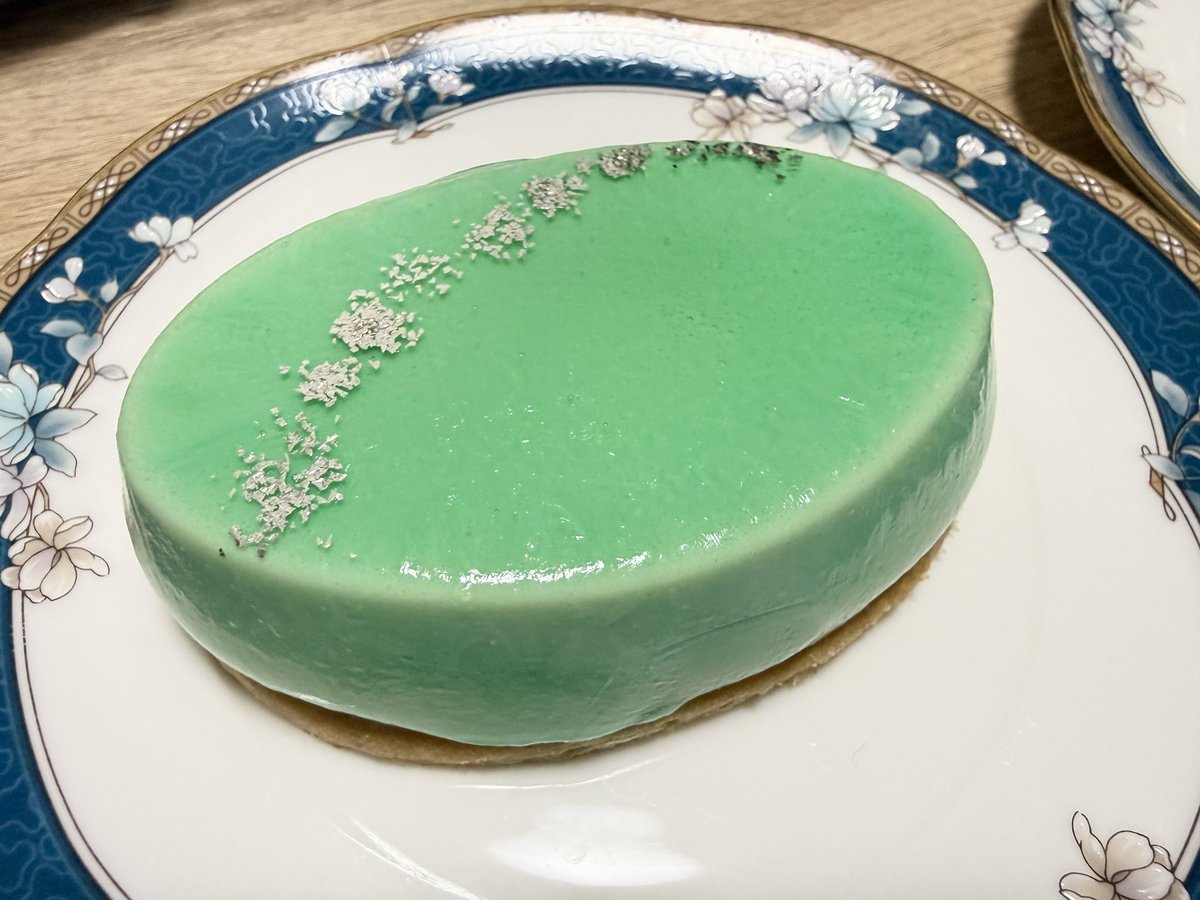 midoribi3's tweet photo. 【実績解除】エメラルドグリーンのケーキを食べる https://t.co/fTFhoj9uNb