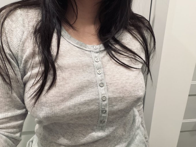 女孩子在家不穿内罩不是很正常吗! !这样穿很舒服空空的衣服摩擦奶头也会痒痒的. https://t.co/8QsnjCqLdG