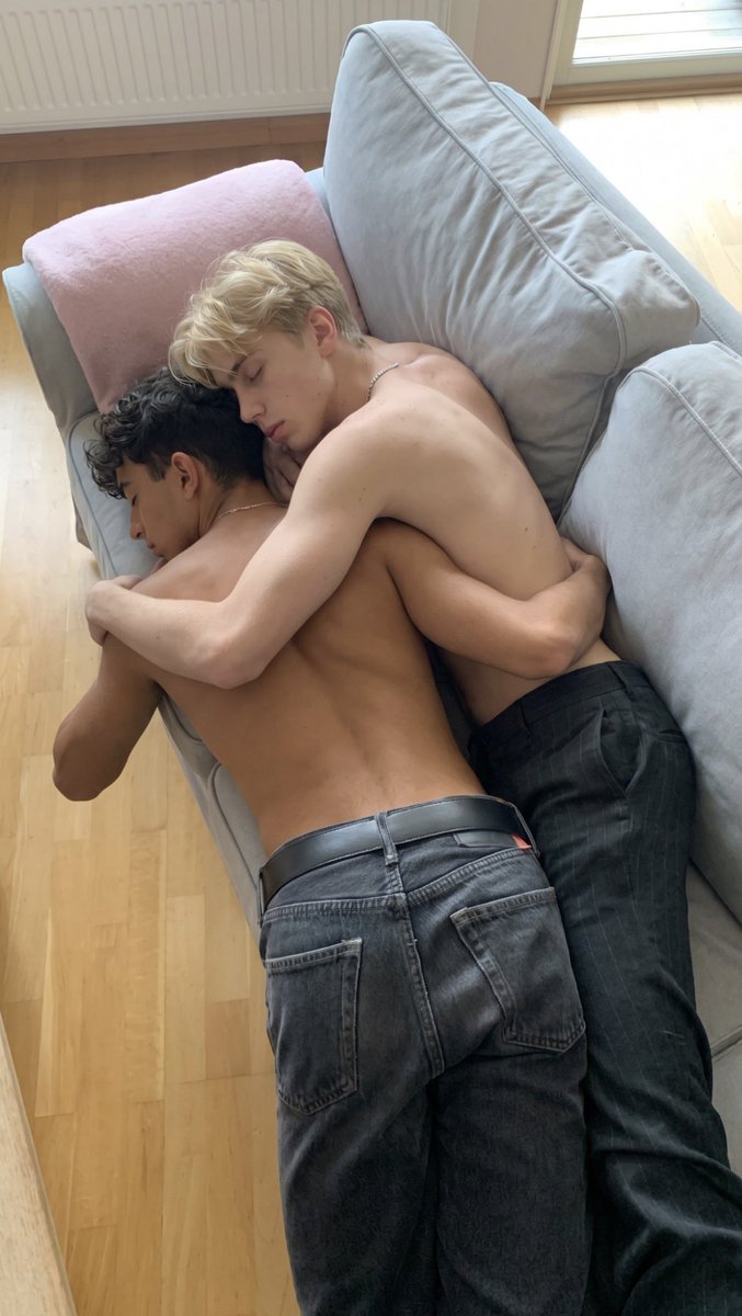 TomHermann07's tweet photo. Just two friends sleeping with eachother 😉 https://t.co/hCl4kas3iO