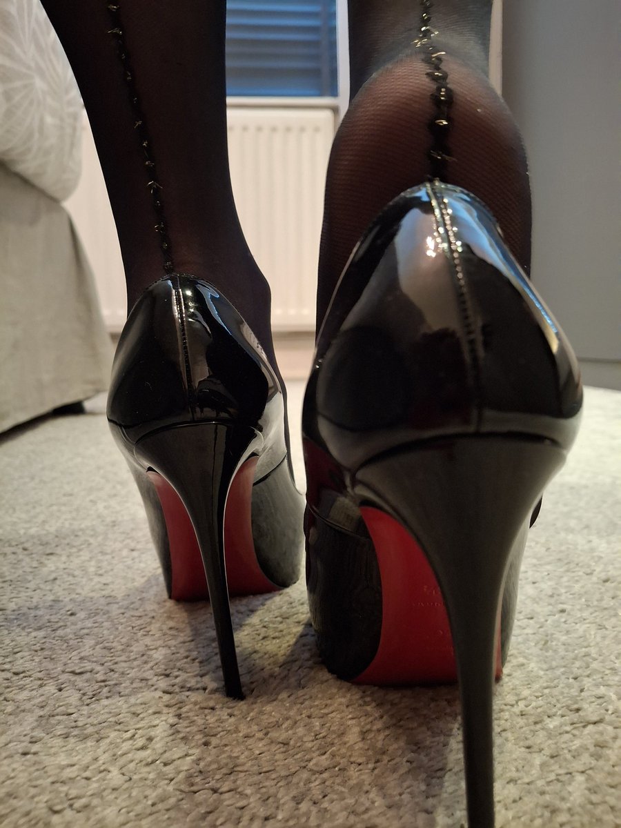 Library of nylons tweet media