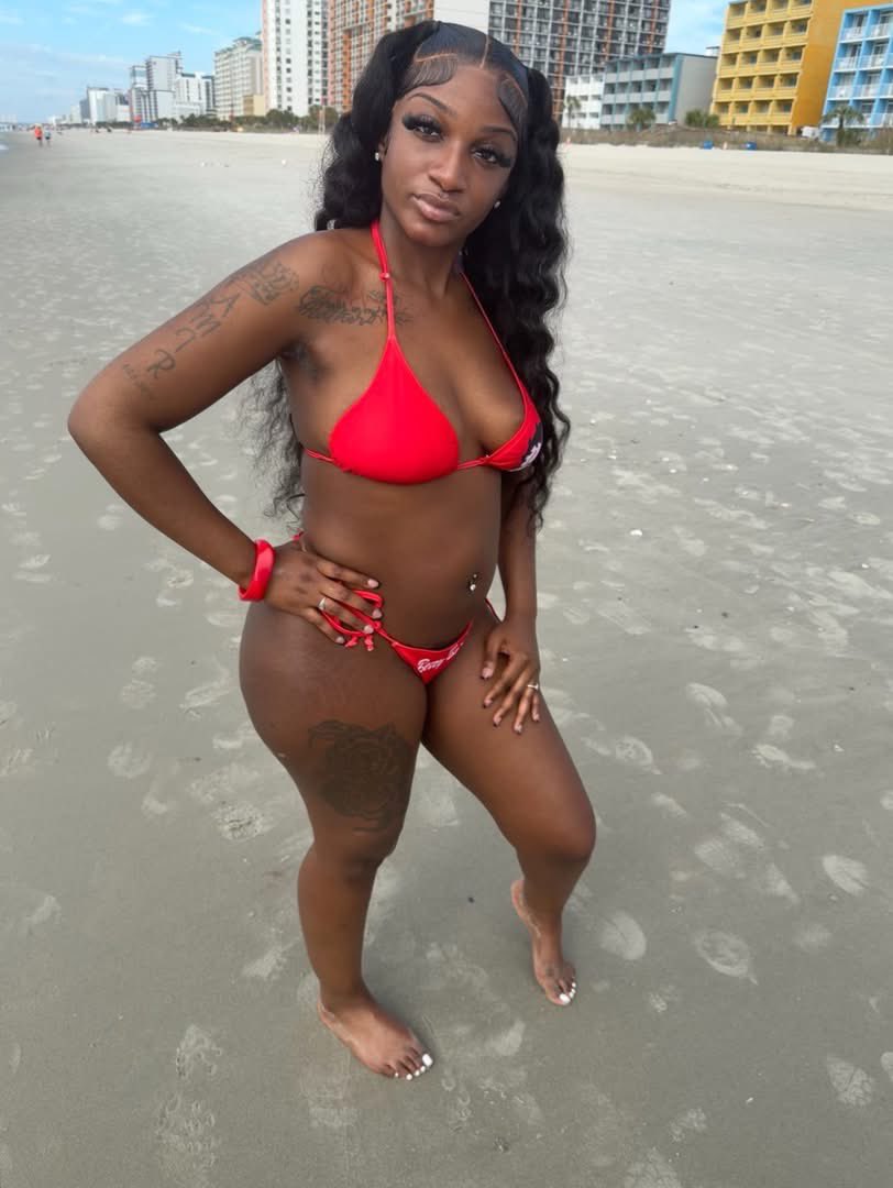 Darrelnlz0's tweet photo. #creepshot #creep #blackass #ass #thick #fatass #thot #pytblack #hs #thick #ebony #bbc #candid #candidass https://t.co/P1oI0GlFgU