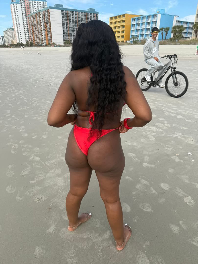 Darrelnlz0's tweet photo. #creepshot #creep #blackass #ass #thick #fatass #thot #pytblack #hs #thick #ebony #bbc #candid #candidass https://t.co/P1oI0GlFgU