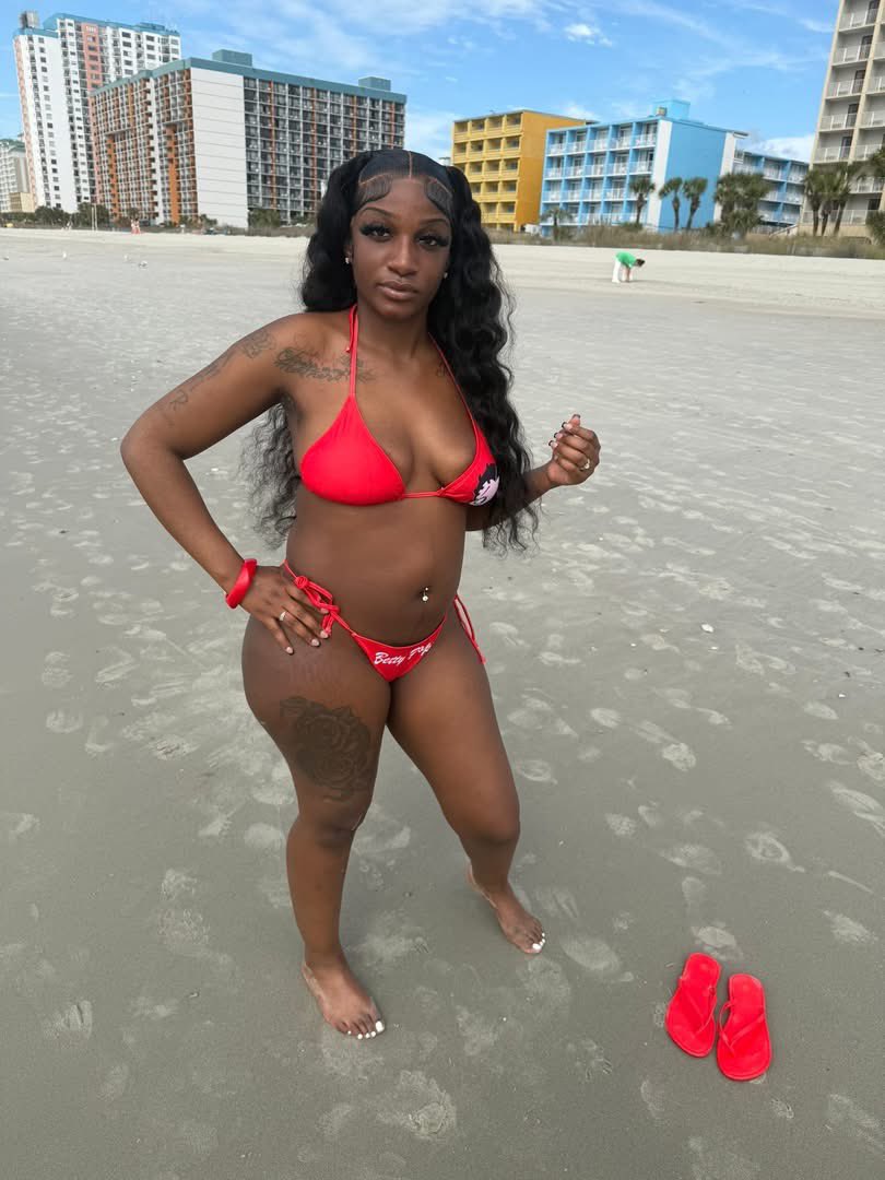 Darrelnlz0's tweet photo. #creepshot #creep #blackass #ass #thick #fatass #thot #pytblack #hs #thick #ebony #bbc #candid #candidass https://t.co/P1oI0GlFgU