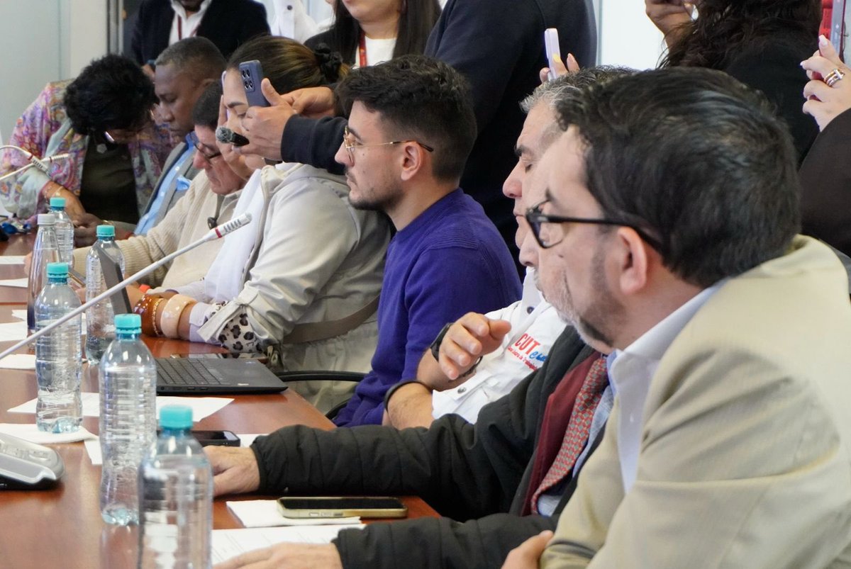 prensaceosl's tweet photo. 🧵 Hoy, desde la @AsambleaEcuador, la #MisiónSindicalInternacional continúa su agenda en Ecuador para visibilizar las graves afectaciones a la libertad sindical y exigir respuestas institucionales.

Sin derechos laborales no hay democracia.

#LibertadSindical #Democracia https://t.co/d2TJNWNMEU