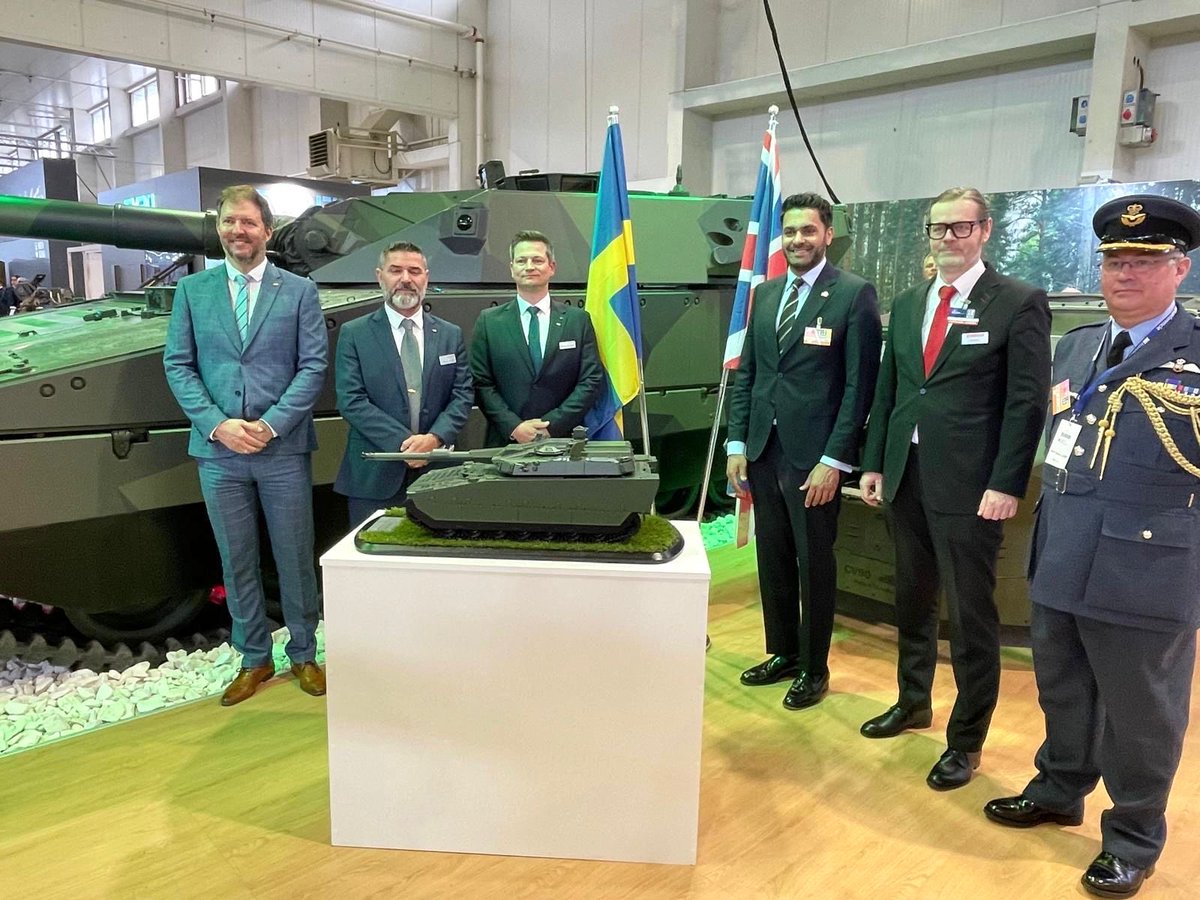 UKinSlovakia's tweet photo. Otvorenie výstavy obranného priemyslu #IDEB v Bratislave. Spojené kráľovstvo 🇬🇧 potvrdilo podporu slovenskému obrannému priemyslu aj prostredníctvom spoločností #Thales a @BAESystemsplc https://t.co/BMNqWLKDiw