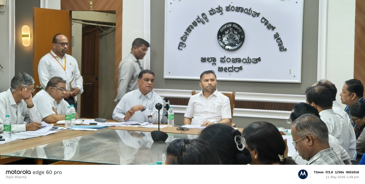 ceozpbidar's tweet photo. ದಿನಾಂಕ - 11.05.2026 ರಂದು ಬೀದರ ಜಿಲ್ಲಾ ಪಂಚಾಯತ ಕಚೇರಿ ಸಭಾಂಗಣದಲ್ಲಿ, 2015 - 16 ನೇ ಸಾಲಿನ ಗ್ರಾಮ ವಿಕಾಸ ಹಾಗೂ 2017 - 18 ನೇ ಸಾಲಿನ ಮುಖ್ಯ ಮಂತ್ರಿ ಗ್ರಾಮ ವಿಕಾಸ ಅಭಿವೃದ್ಧಿ ಯೋಜನೆಗಳ ಕುರಿತು ಜಿಲ್ಲಾ ಹಾಗೂ ತಾಲೂಕು ಮಟ್ಟದ ಅಧಿಕಾರಿಗಳಿಗೆ ಪ್ರಗತಿ ಪರಿಶೀಲನಾ ಸಭೆ ಕೈಗೊಳ್ಳಲಾಯಿತು.@SagarKhandre12 @eshwar_khandre https://t.co/7KYBTTkVQn
