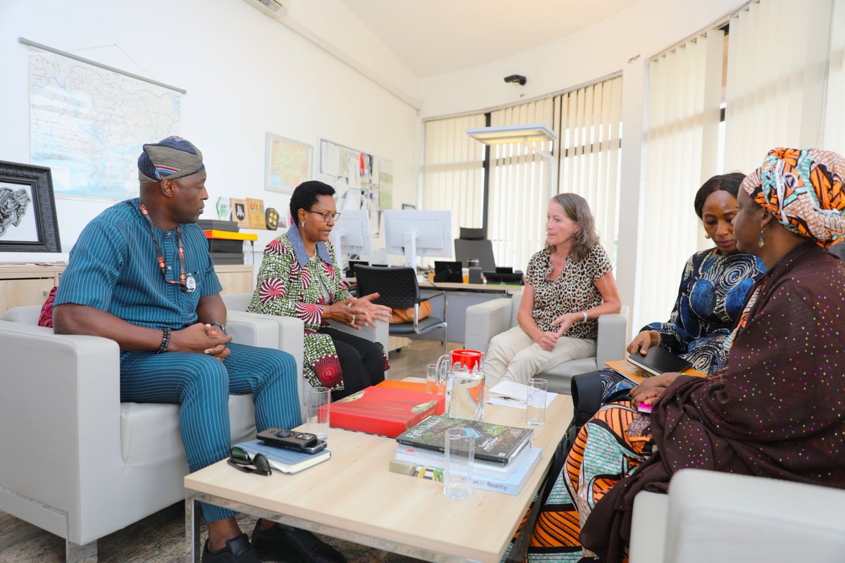 UNFPANigeria's tweet photo. Germany is a longstanding #Partneratcore. Our @unfpanigeria team met with H.E Ambassador Annett Günther to discuss ongoing programmes on protection in humanitarian settings, strengthening national & subnational data systems, & entry points for private sector engagement in SRH. https://t.co/QsnSgtkNi8